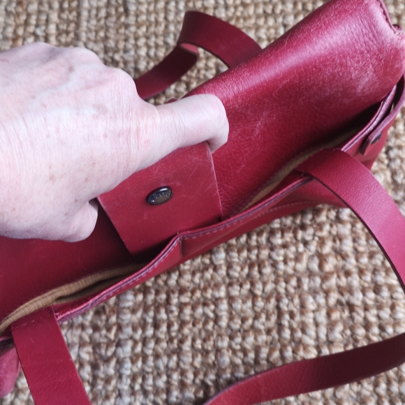 3 for $30 Peter Kent red leather bag - Picture 9 of 16